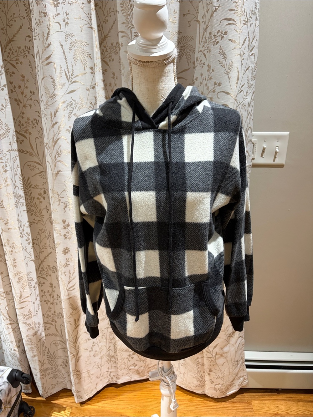 White birch plaid hoodie. - size small